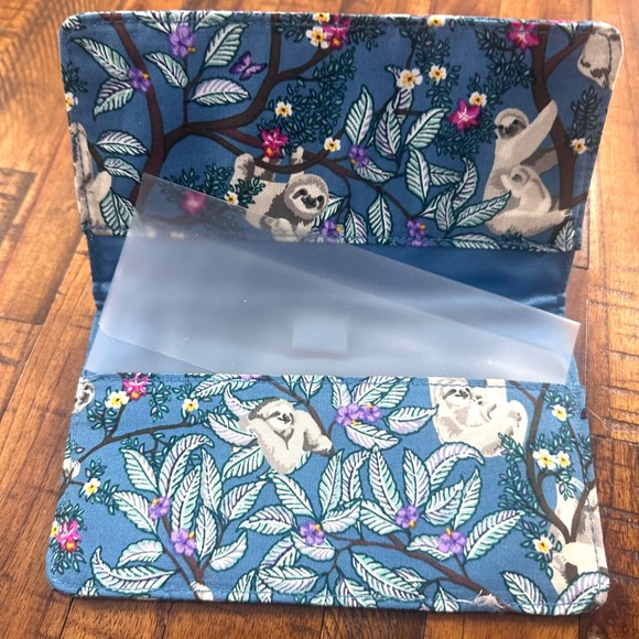 Vera Bradley Hanging Around Sloth Retired Pattern Checkbook Cover Wallet Quilted - Picture 3 of 4